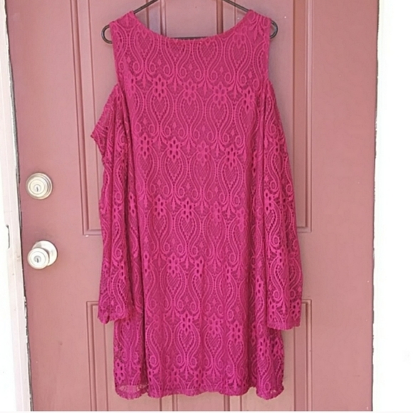 Cold Shoulder Lace Dress - Picture 6 of 7